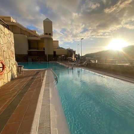 Modern Family Home Above Swimming Pool Puerto Rico  Exteriör bild