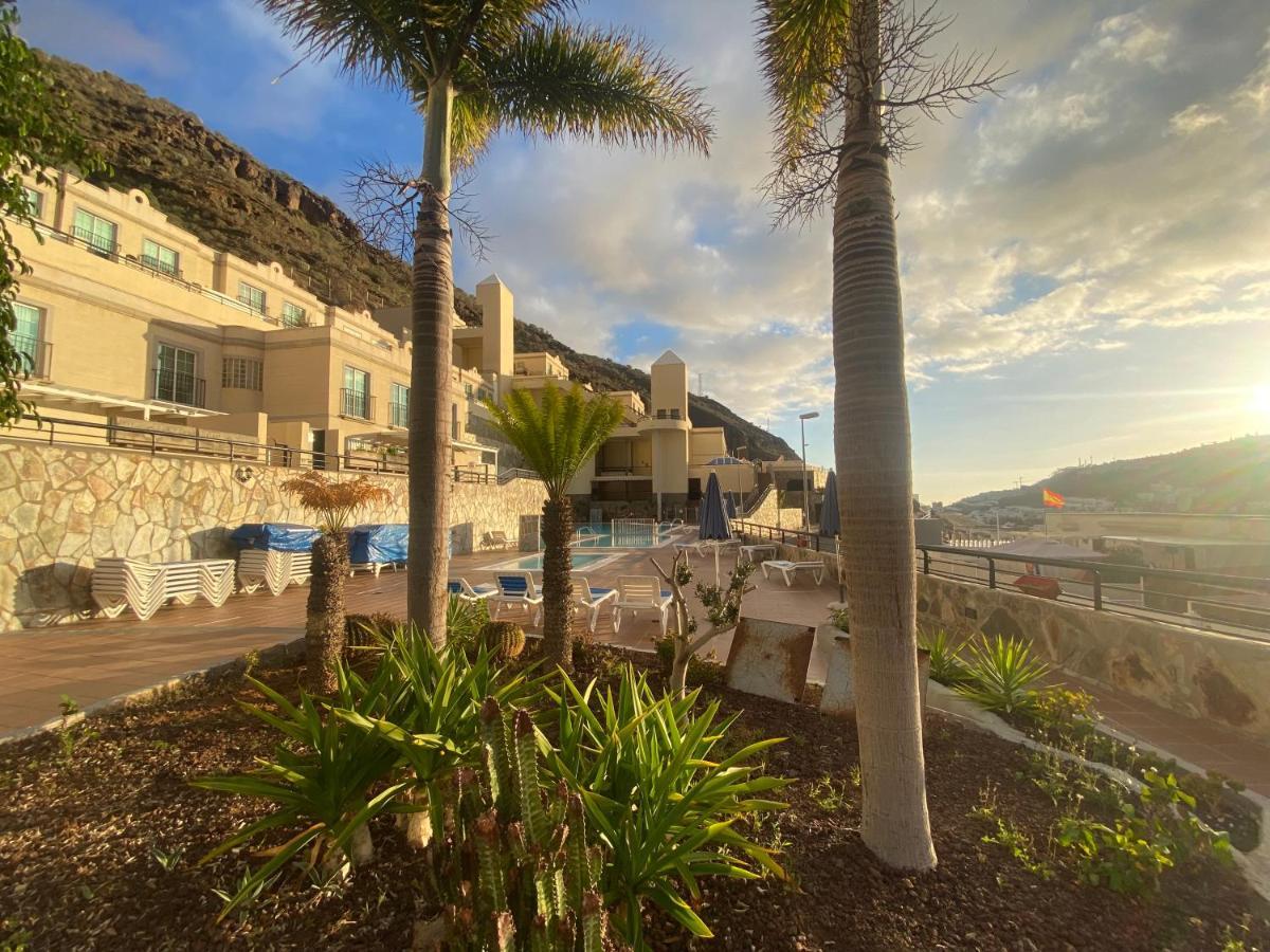 Modern Family Home Above Swimming Pool Puerto Rico  Exteriör bild