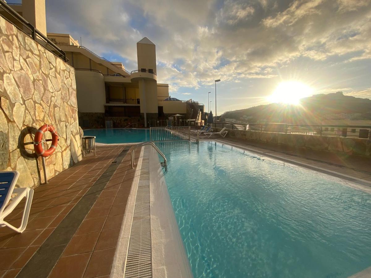 Modern Family Home Above Swimming Pool Puerto Rico  Exteriör bild